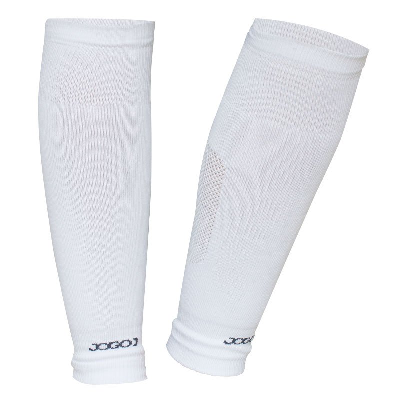 pantorrillera deportiva negra está fabricada en poliamida, ofreciendo un ajuste cómodo y seguro para cualquier actividad física.