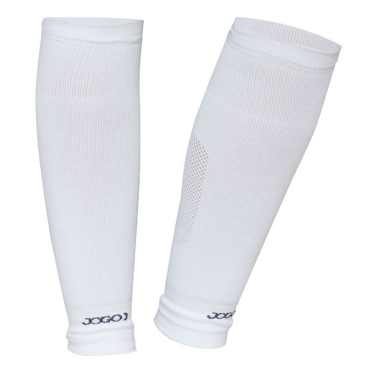 pantorrillera deportiva negra está fabricada en poliamida, ofreciendo un ajuste cómodo y seguro para cualquier actividad física.