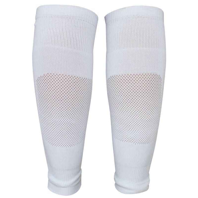 pantorrillera deportiva negra está fabricada en poliamida, ofreciendo un ajuste cómodo y seguro para cualquier actividad física.