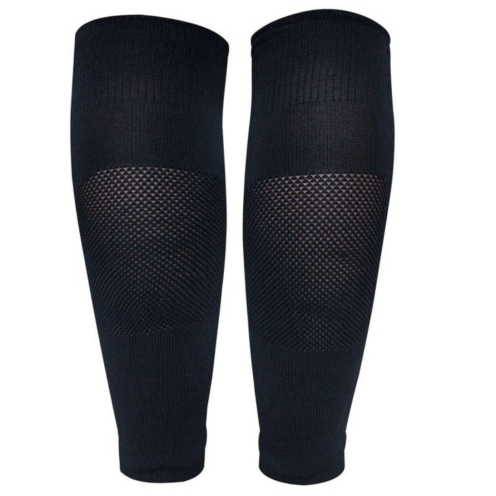 pantorrillera deportiva negra está fabricada en poliamida, ofreciendo un ajuste cómodo y seguro para cualquier actividad física.