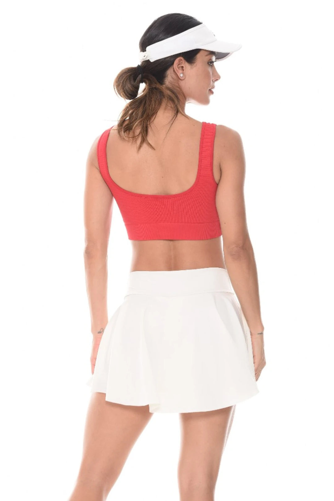 Falda short deportiva, fabricada con tecnología Secmax, que expulsa la humedad y acelera el secado, manteniéndote fresca incluso en los entrenamientos más intensos