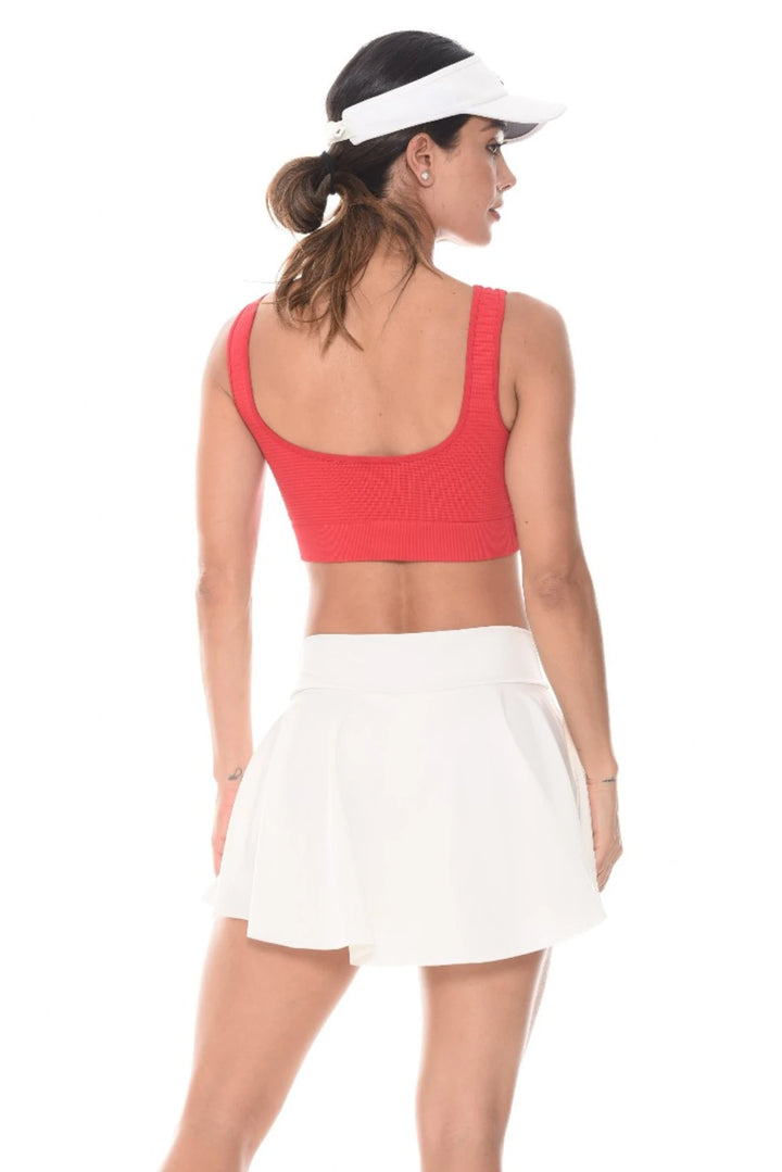 Falda short deportiva, fabricada con tecnología Secmax, que expulsa la humedad y acelera el secado, manteniéndote fresca incluso en los entrenamientos más intensos