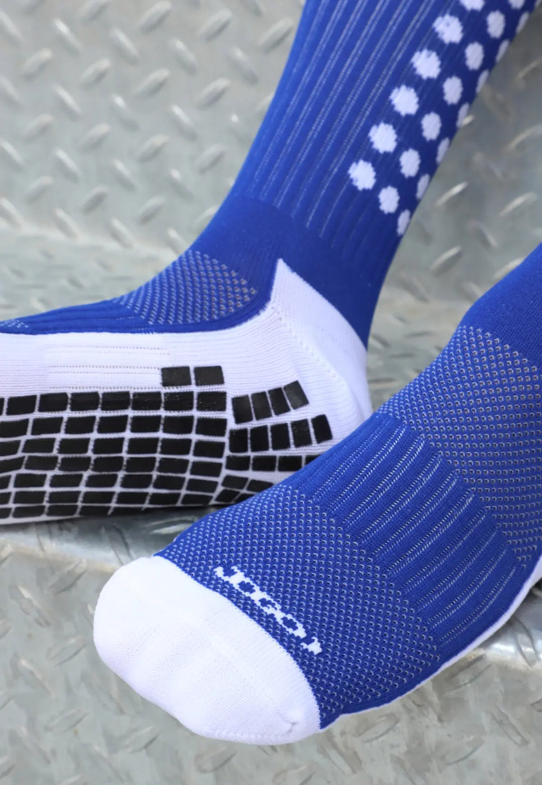 Medias canilleras antideslizantes azul rey puntos blancos