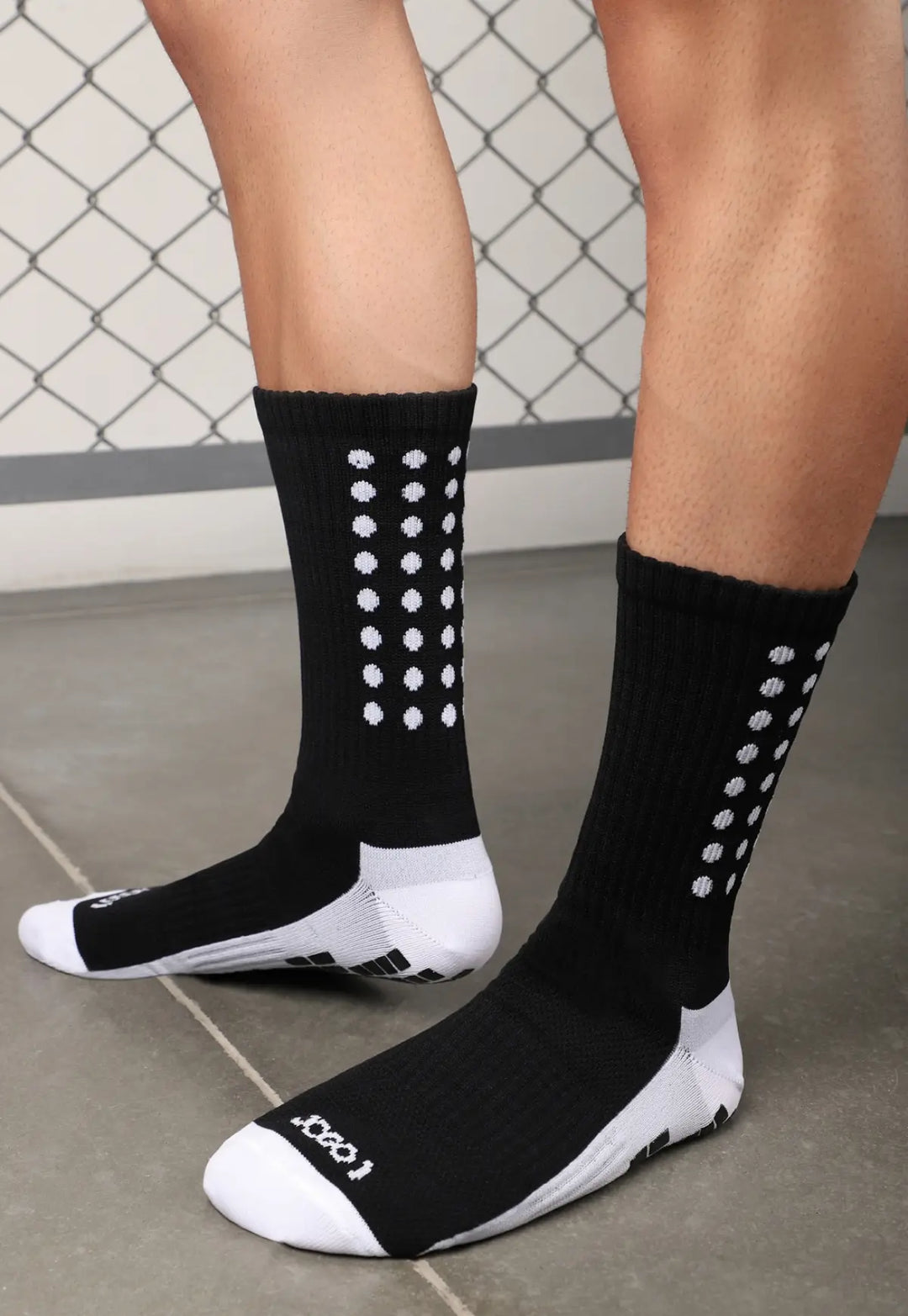 Medias canilleras antideslizantes JOGO, su tejido reforzado en punta y talón aumenta la durabilidad y protección en cada pisada, mientras que la tecnología antideslizante en la planta mejora el agarre dentro del calzado