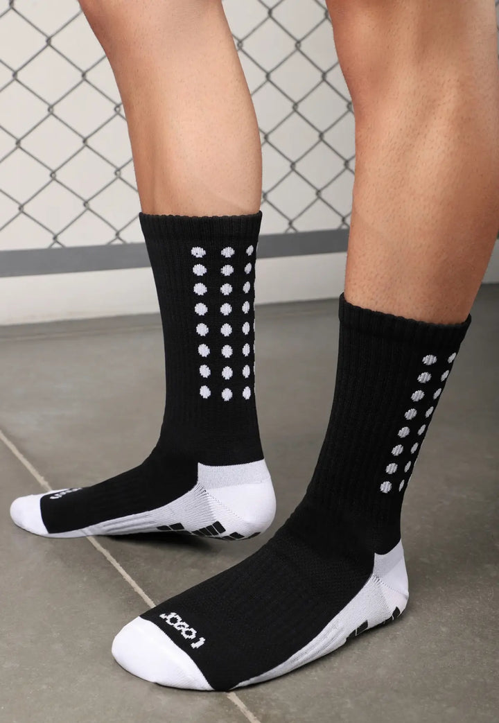 Medias canilleras antideslizantes JOGO, su tejido reforzado en punta y talón aumenta la durabilidad y protección en cada pisada, mientras que la tecnología antideslizante en la planta mejora el agarre dentro del calzado