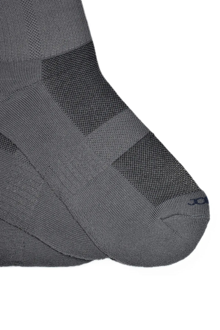 medias canilleras deportivas JOGO, diseño clásico y versátil se adapta perfectamente a tu día a día, ya sea para acompañar tu look casual o tu rutina deportiva