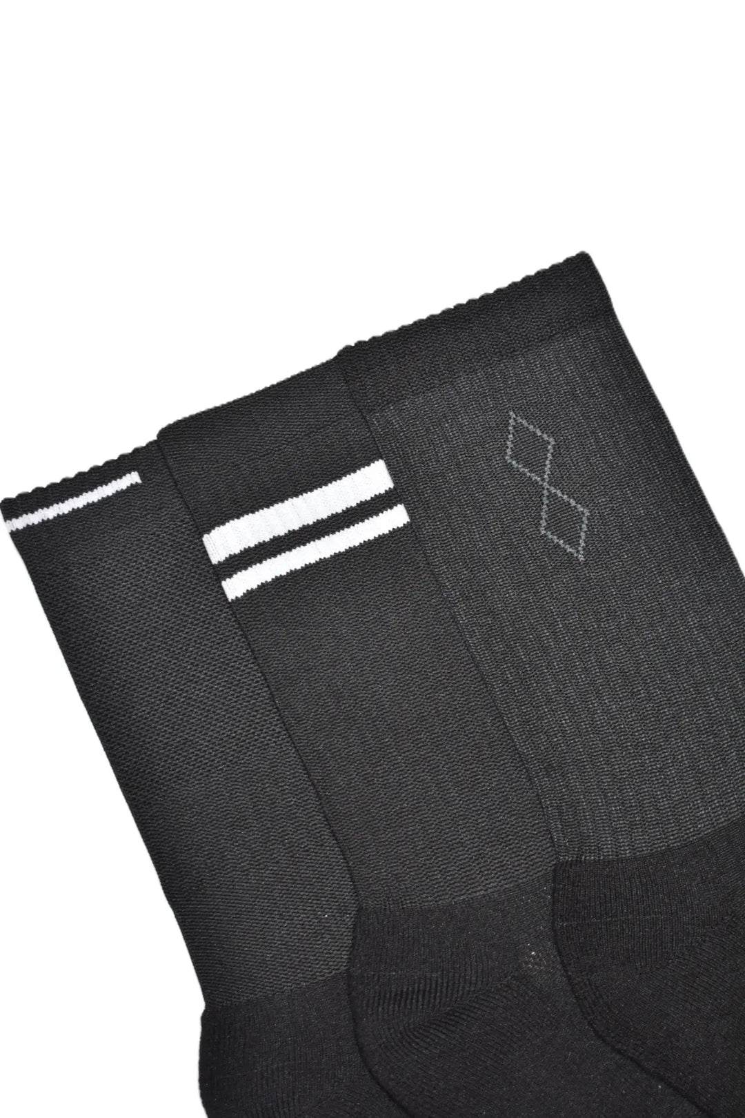 medias canilleras deportivas JOGO, diseño clásico y versátil se adapta perfectamente a tu día a día, ya sea para acompañar tu look casual o tu rutina deportiva