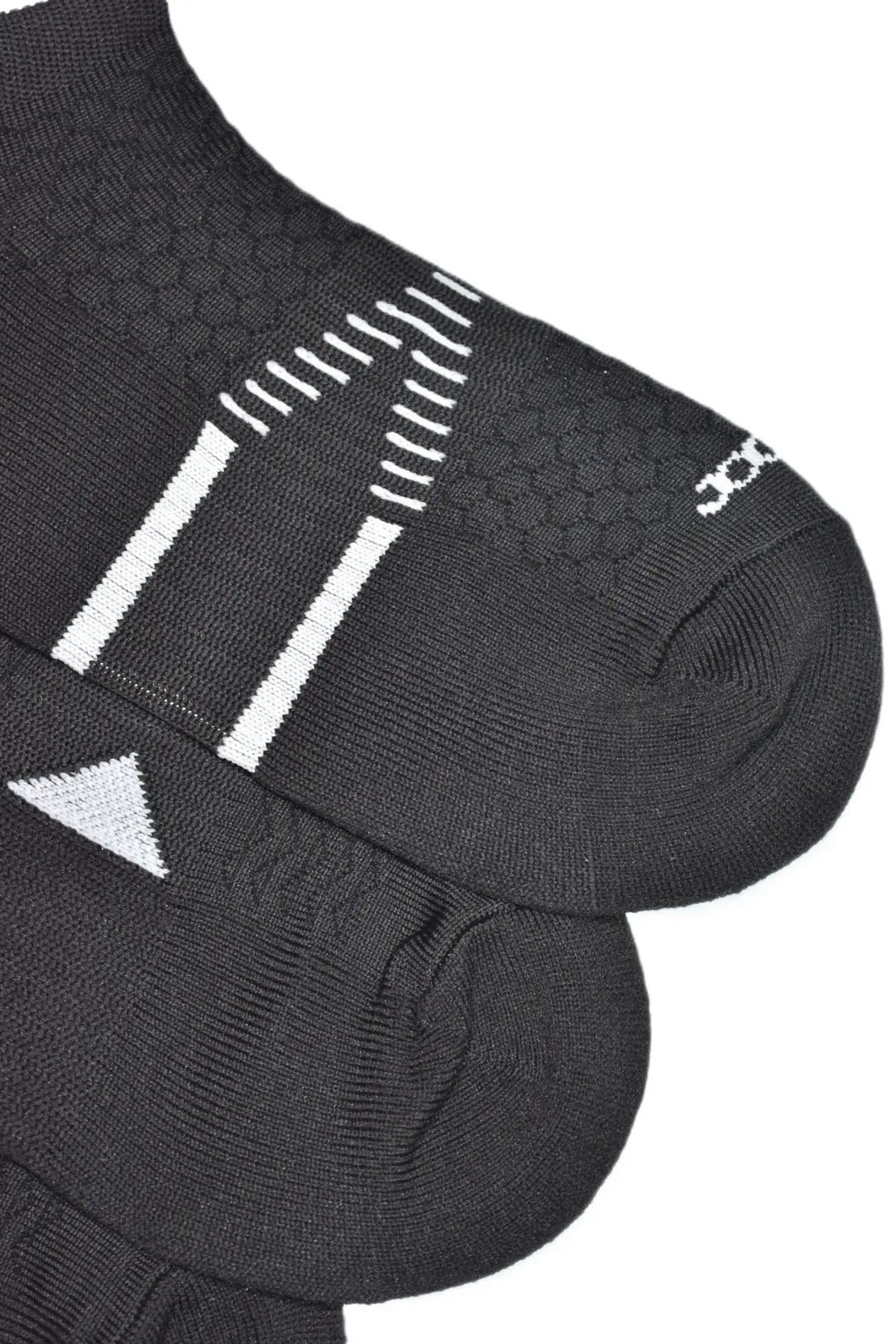 medias taloneras deportivas JOGO, diseño clásico y versátil se adapta perfectamente a tu día a día, ya sea para acompañar tu look casual o tu rutina deportiva