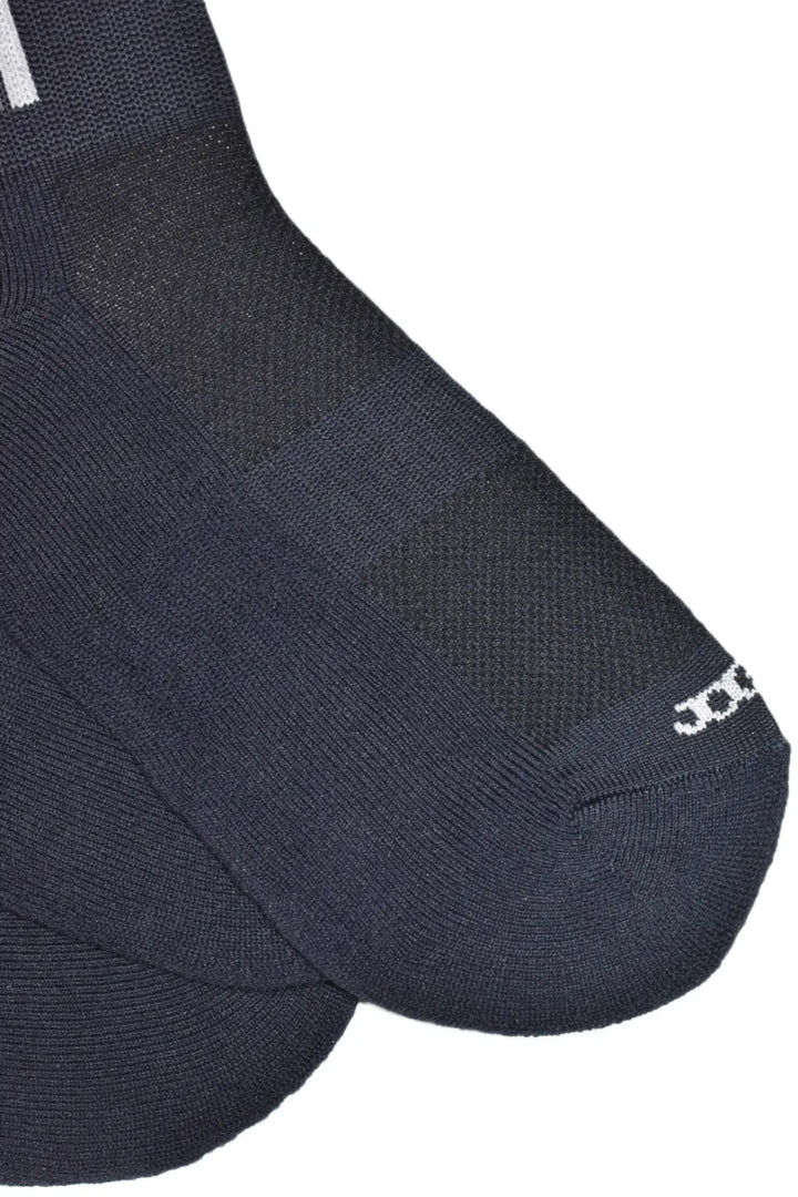 medias tobilleras deportivas JOGO, diseño clásico y versátil se adapta perfectamente a tu día a día, ya sea para acompañar tu look casual o tu rutina deportiva