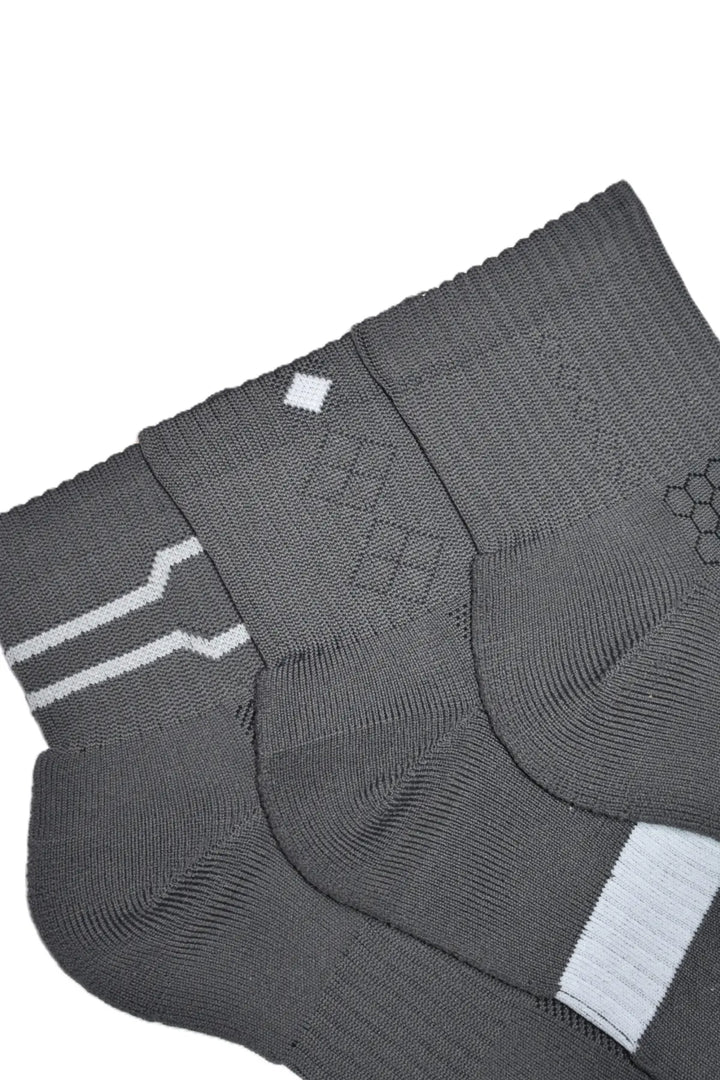 medias tobilleras deportivas JOGO, diseño clásico y versátil se adapta perfectamente a tu día a día, ya sea para acompañar tu look casual o tu rutina deportiva